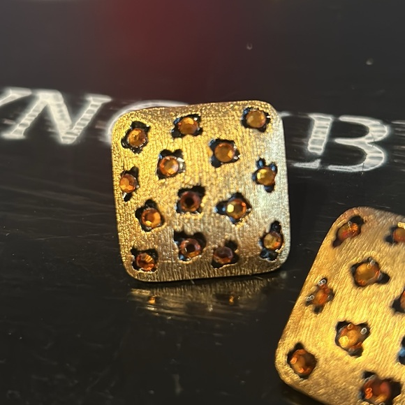 Vtg CRAFT  Brushed Finish Square Earrings Amber Colored Stones Clip-On Earrings - Picture 2 of 6